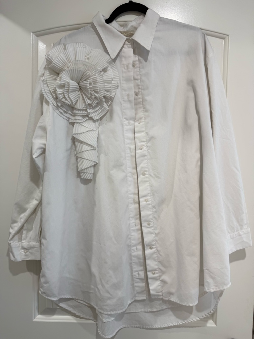Anthropologie White Oversized Button-Down Shirt with Floral Appliqué - Picture 8 of 10